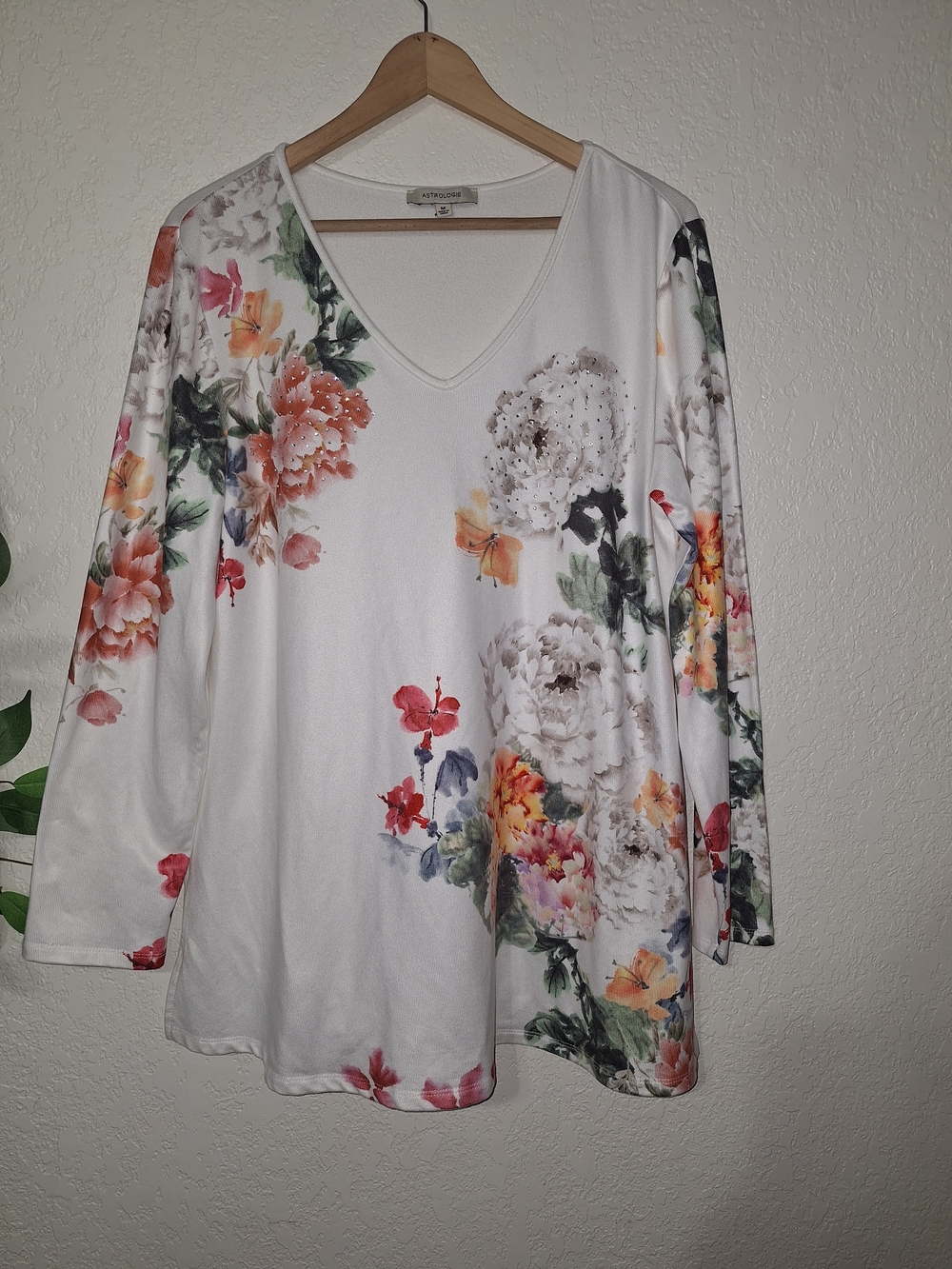 Women’s Floral V-Neck Long Sleeve Sweater - White Floral